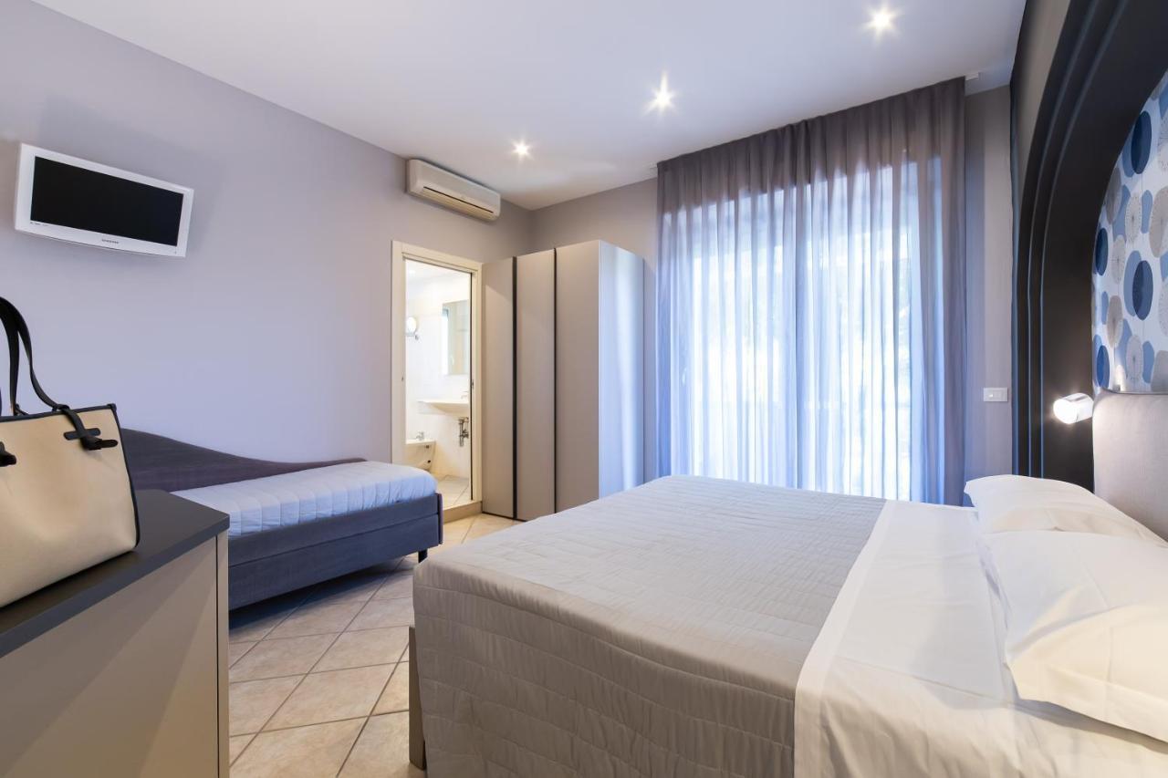 Triple Room,1259094334:JPEG